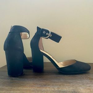 Black size 6.5 closed toe heels